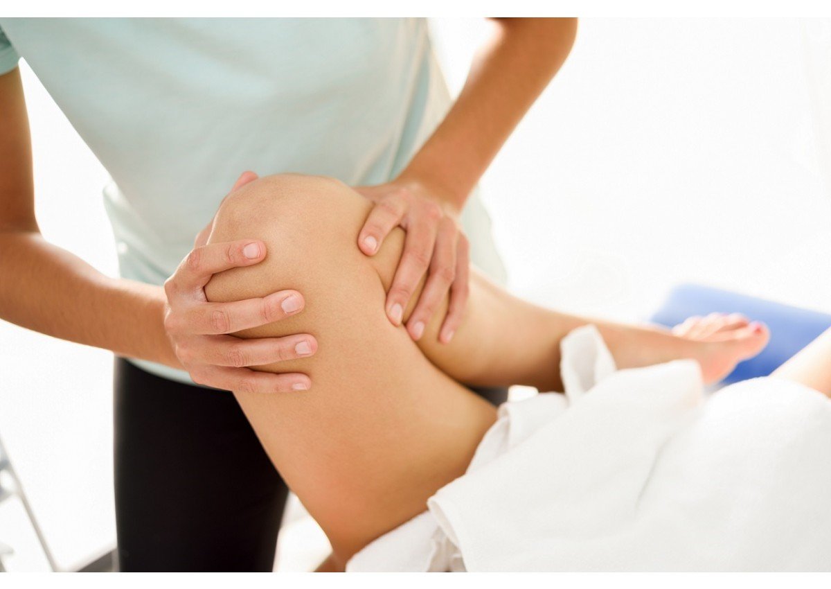O diagnóstico da tendinite no joelho é feito através de exames presenciais.
