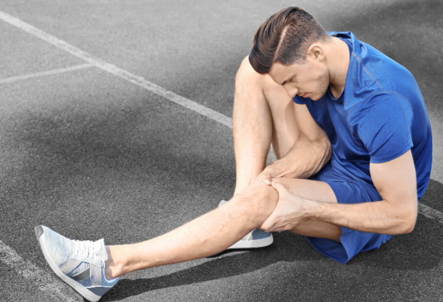 Os sintomas de uma entorse no joelho podem variar dependendo da gravidade da lesão