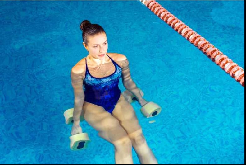 exercício na água para fortalecer o joelho