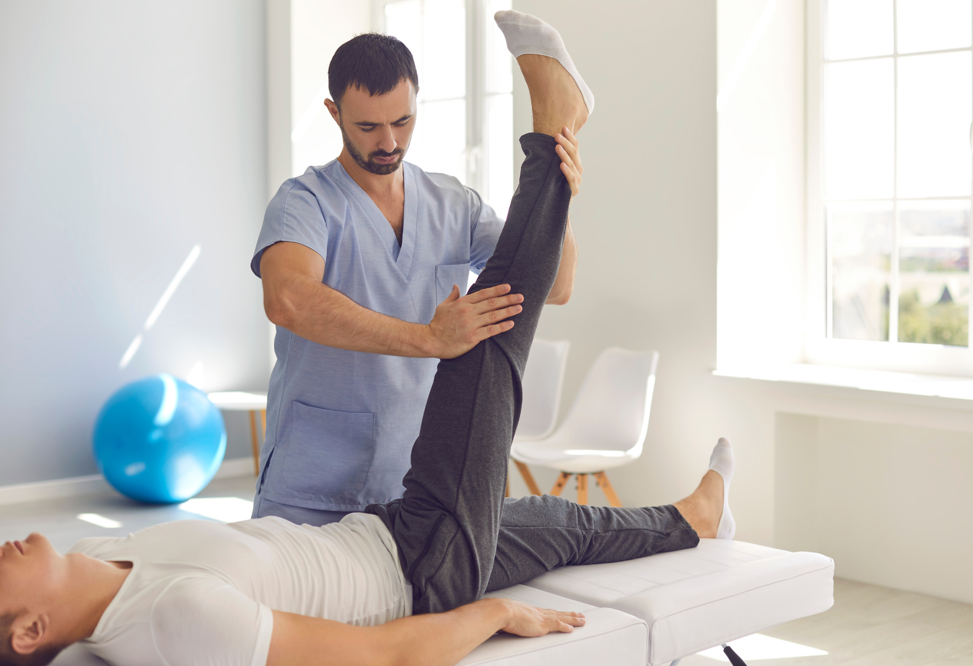 O diagnóstico de artrofibrose do joelho pode envolver uma combinação de exame físico.